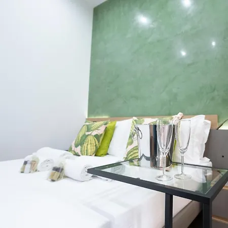فندق مبيت وإفطار Catone Luxury 4*